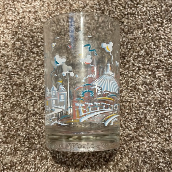 Disney World 25th Anniversary McDonalds cups - Picture 4 of 8